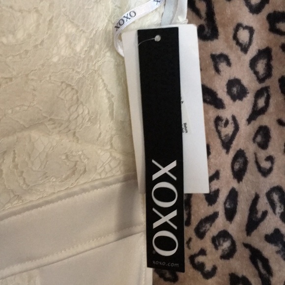 Great dress for a party! Cream satin w/lace detail - Picture 3 of 6